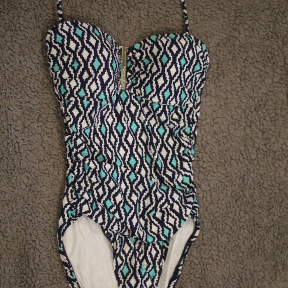 NWOT La Blanca Size 6 Navy & Teal Geometric Patterned One Piece Swim Suit